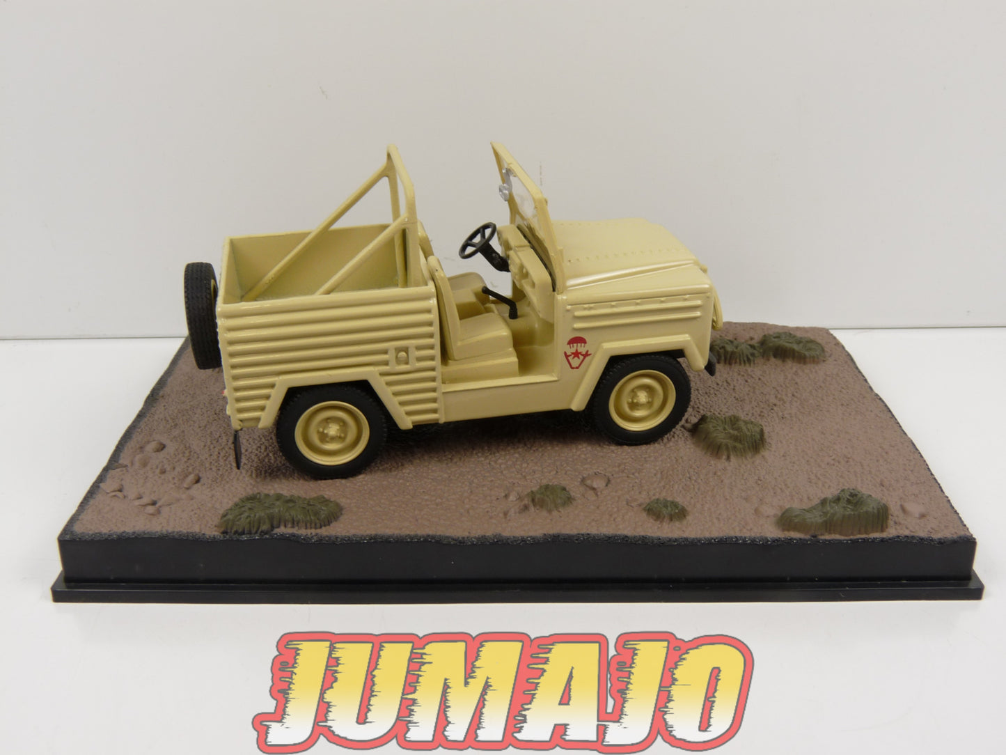 JB69 Voiture 1/43 IXO 007 JAMES BOND : LAND ROVER lightweight The living daylights