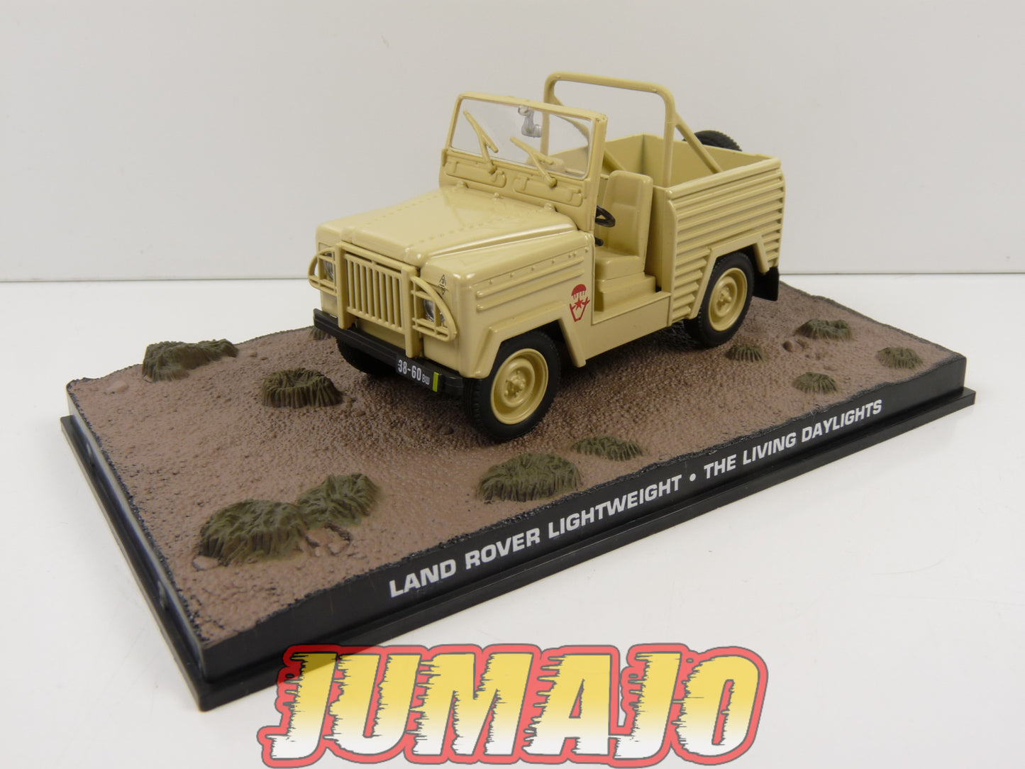 JB69 Voiture 1/43 IXO 007 JAMES BOND : LAND ROVER lightweight The living daylights