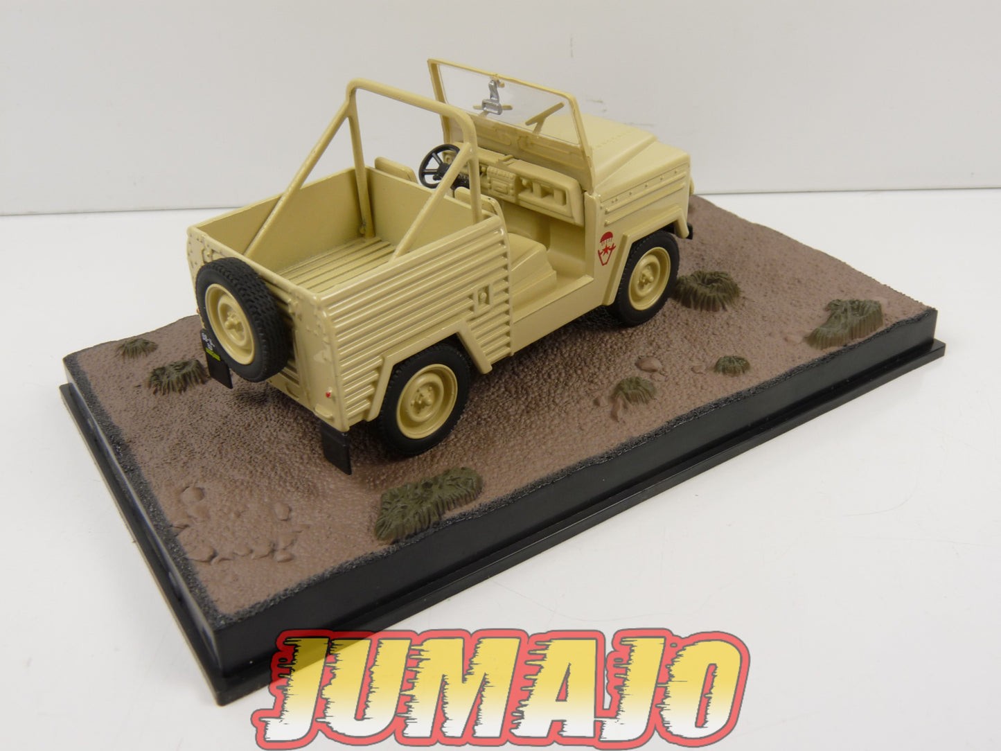 JB69 Voiture 1/43 IXO 007 JAMES BOND : LAND ROVER lightweight The living daylights