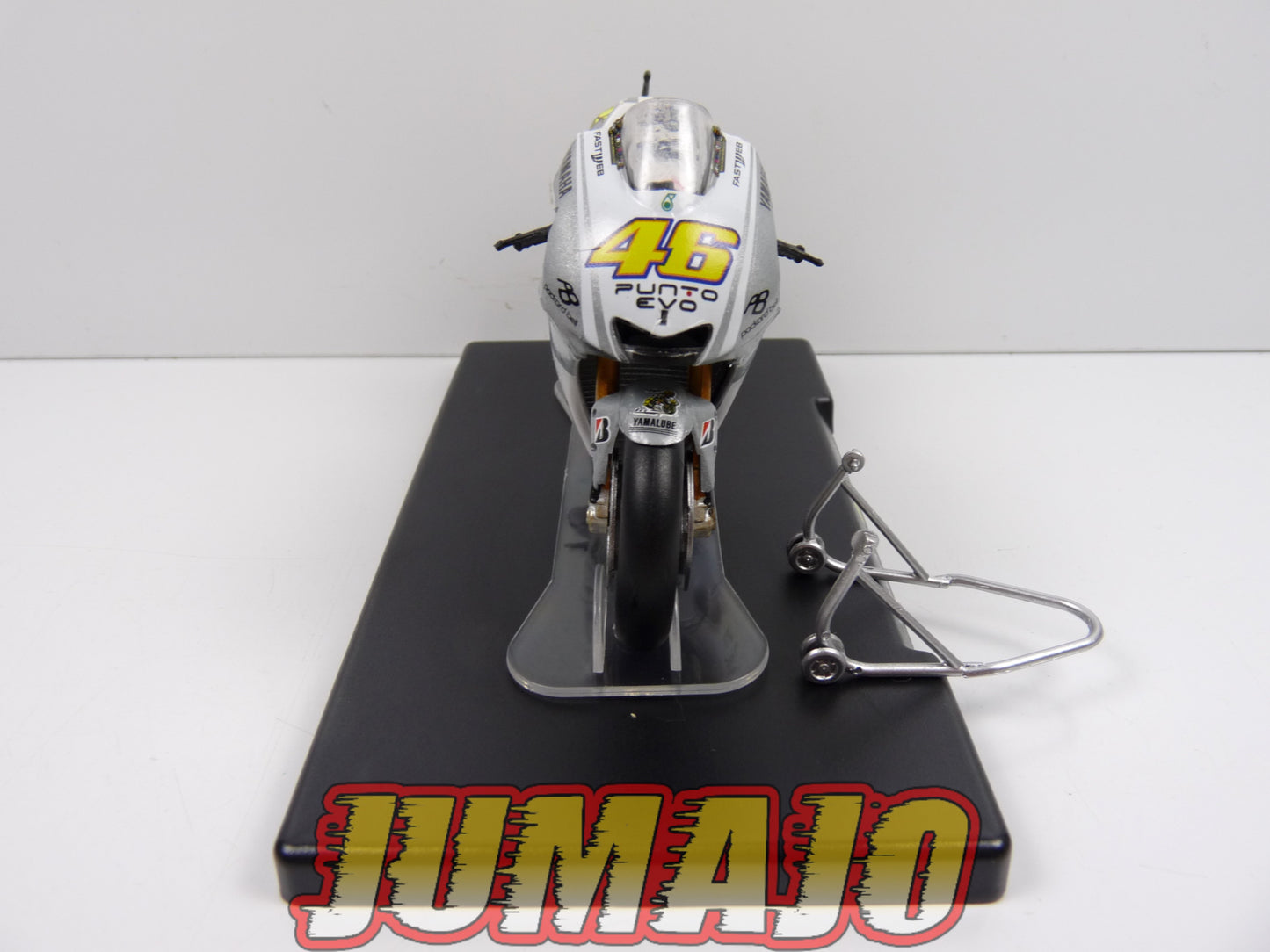 MR22 Moto Valentino Rossi LEO MODELS 1/18 : Yamaha YZR M1 #46 Estoril 2009