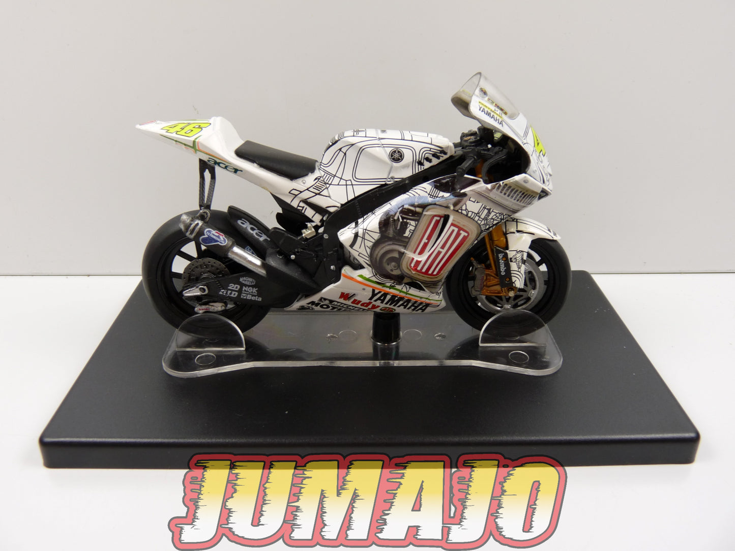 MR40 Moto Valentino Rossi LEO MODELS 1/18 : Yamaha YZR M1 #46 show bike Valencia 2007