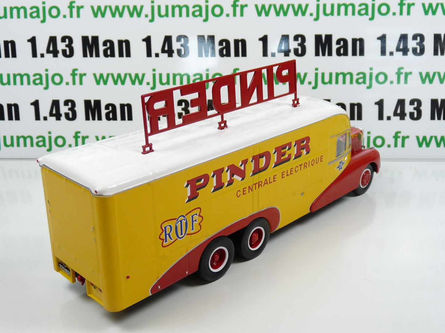 LOT 4 Véhicules 1/43 IXO CIRQUE PINDER : Bernard + Cuisine + Camion Directeur