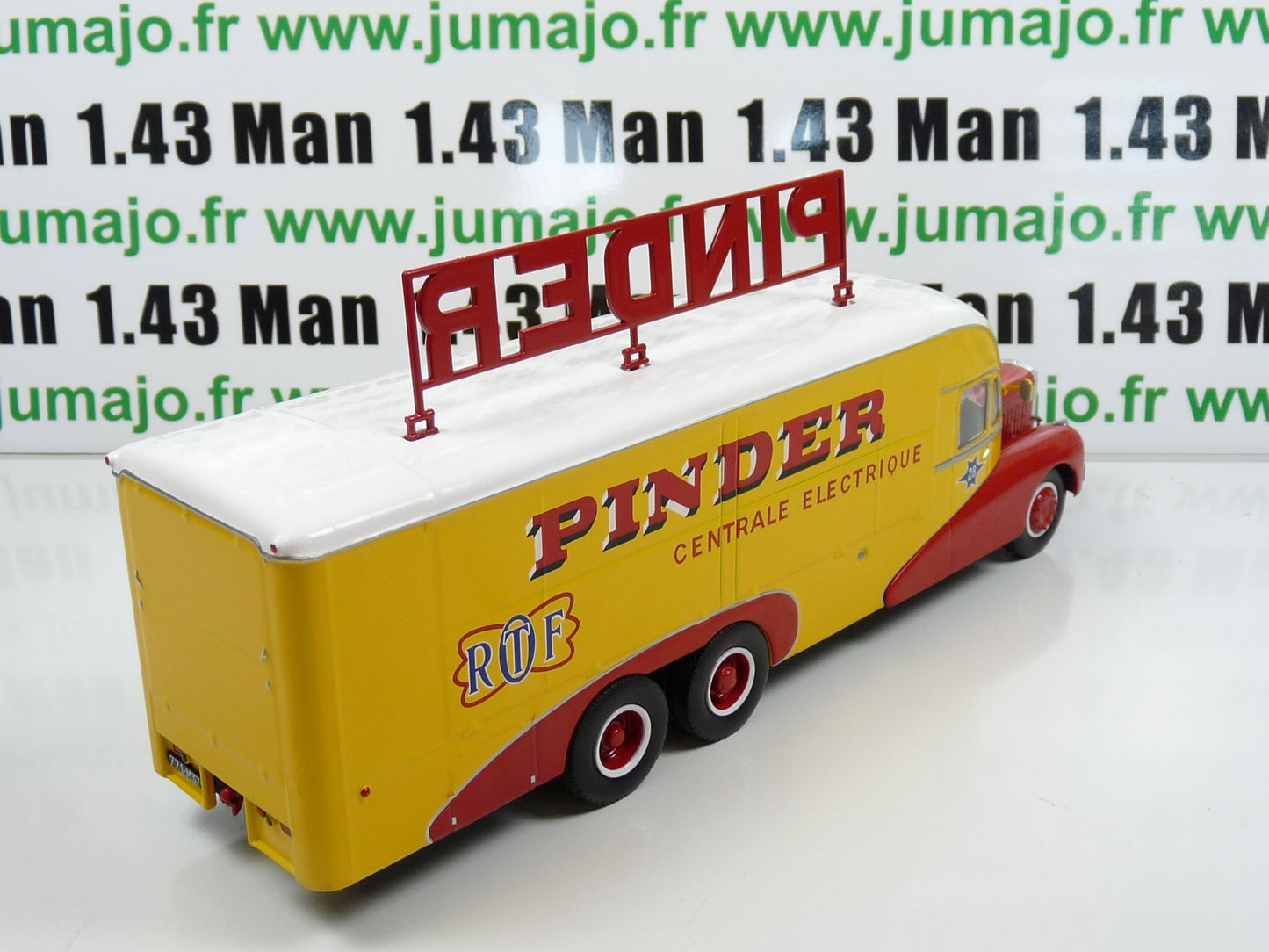 LOT 2 Véhicules 1/43 IXO CIRQUE PINDER : Bernard + Cuisine