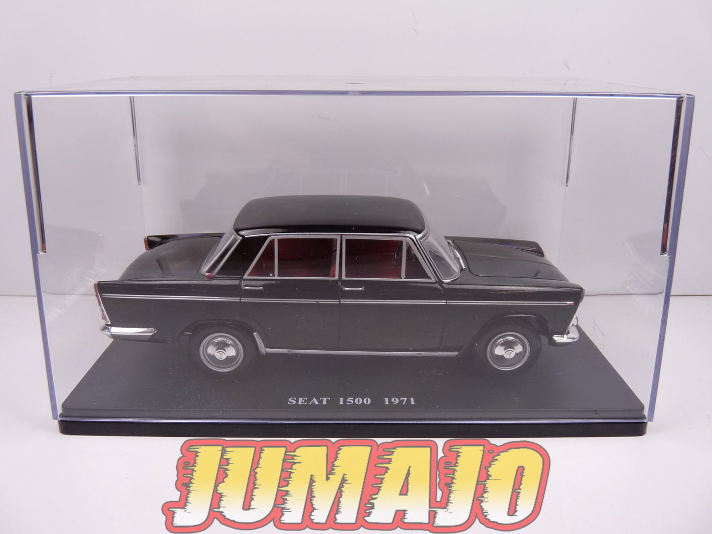 VQ3 Voiture 1/24 SALVAT voitures inoubliables : SEAT 1500 (1971) Boite rigide