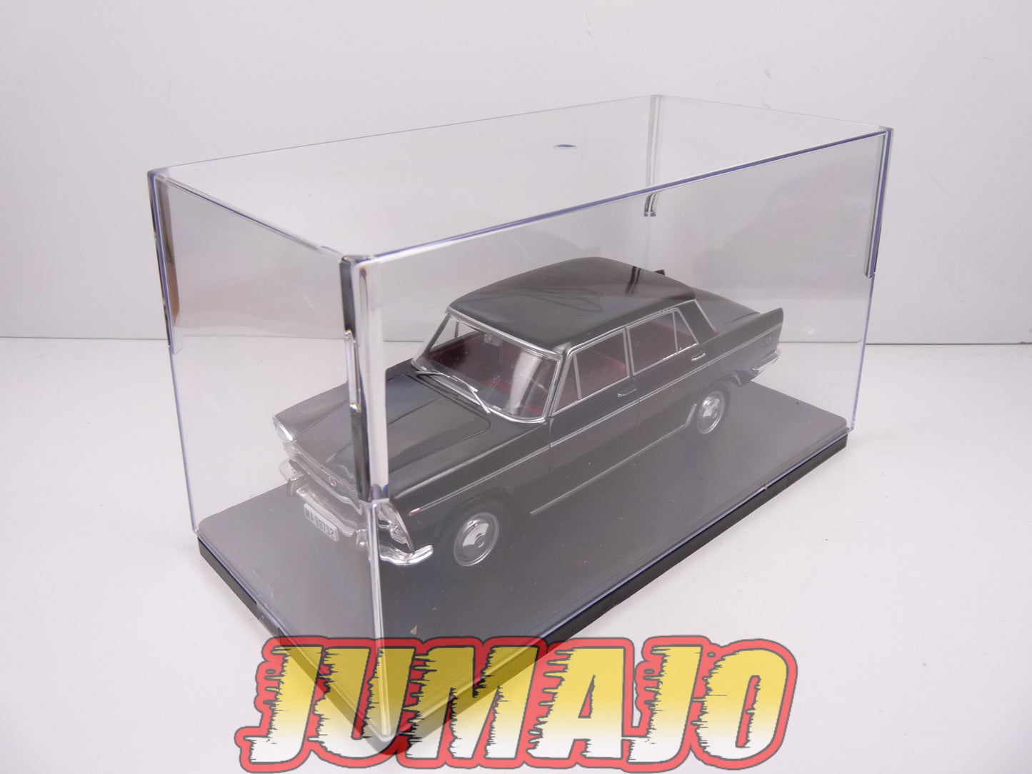 VQ3 Voiture 1/24 SALVAT voitures inoubliables : SEAT 1500 (1971) Boite rigide