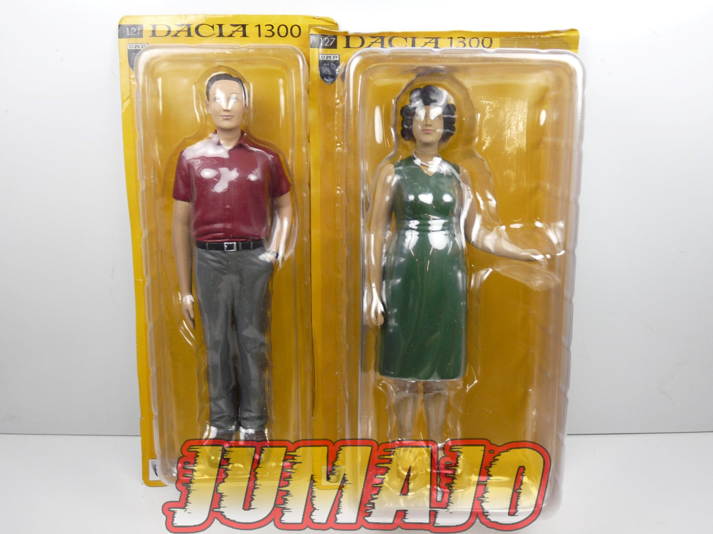 AB4 lot 4 FIGURINES PVC diorama 1/8 eaglemoss dacia 1300 : 1 Homme + 2 femmes + 1 Bébé