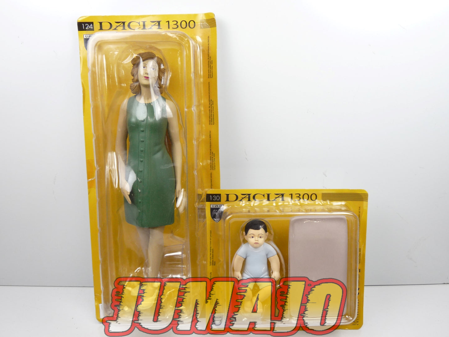 AB4 lot 4 FIGURINES PVC diorama 1/8 eaglemoss dacia 1300 : 1 Homme + 2 femmes + 1 Bébé