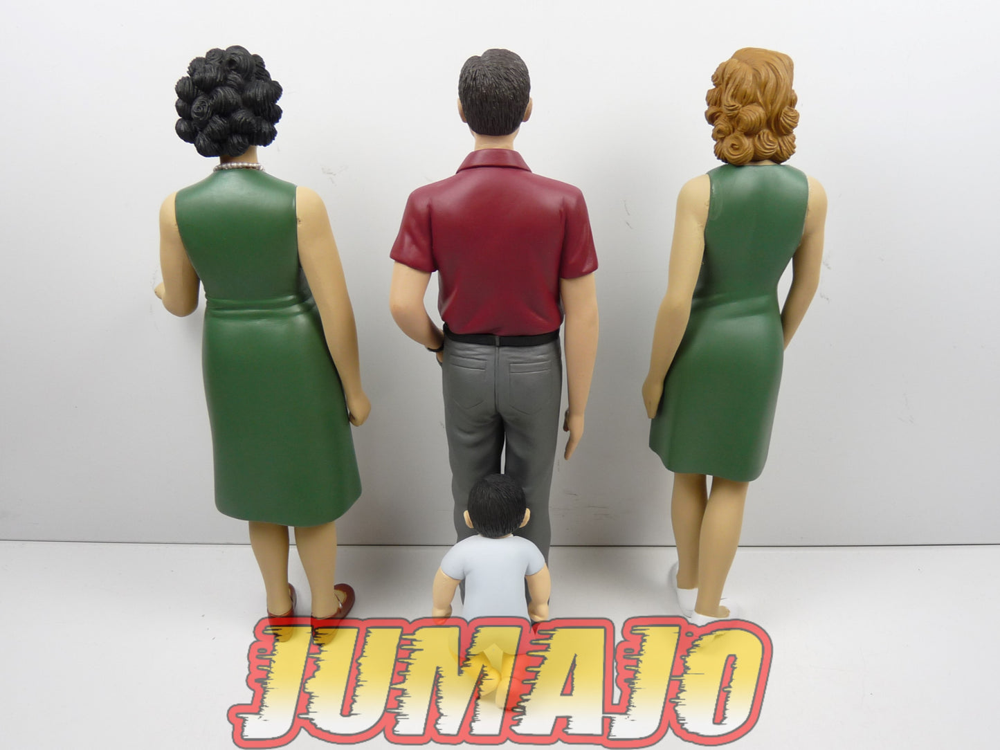 AB4 lot 4 FIGURINES PVC diorama 1/8 eaglemoss dacia 1300 : 1 Homme + 2 femmes + 1 Bébé