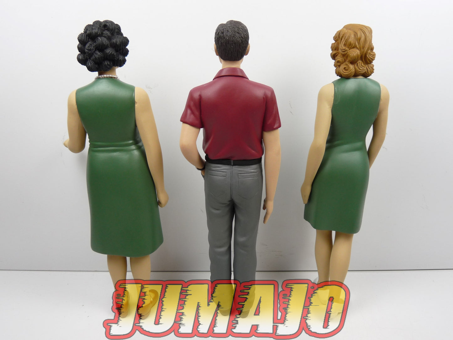 AB4 lot 4 FIGURINES PVC diorama 1/8 eaglemoss dacia 1300 : 1 Homme + 2 femmes + 1 Bébé