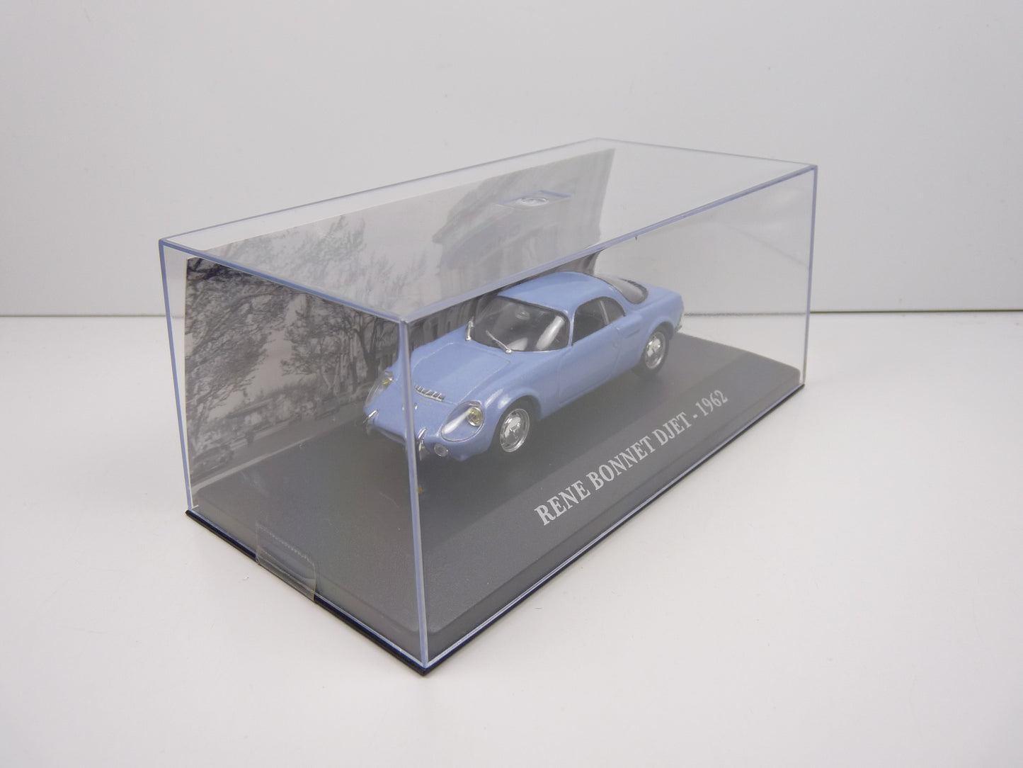 FA26 Voiture 1/43 IXO altaya Voitures d'autrefois : Rene Bonnet Djet 1962