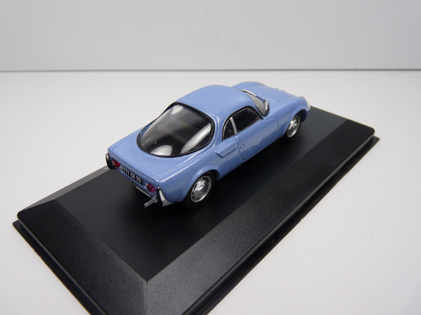 FA26 Voiture 1/43 IXO altaya Voitures d'autrefois : Rene Bonnet Djet 1962