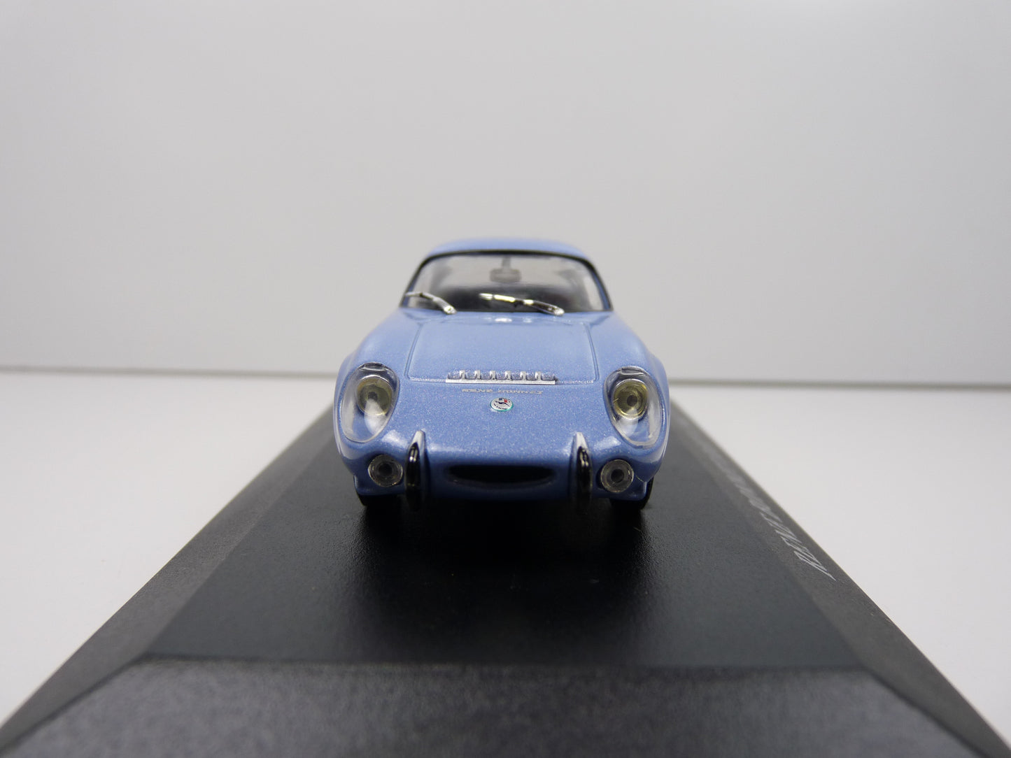 FA26 Voiture 1/43 IXO altaya Voitures d'autrefois : Rene Bonnet Djet 1962