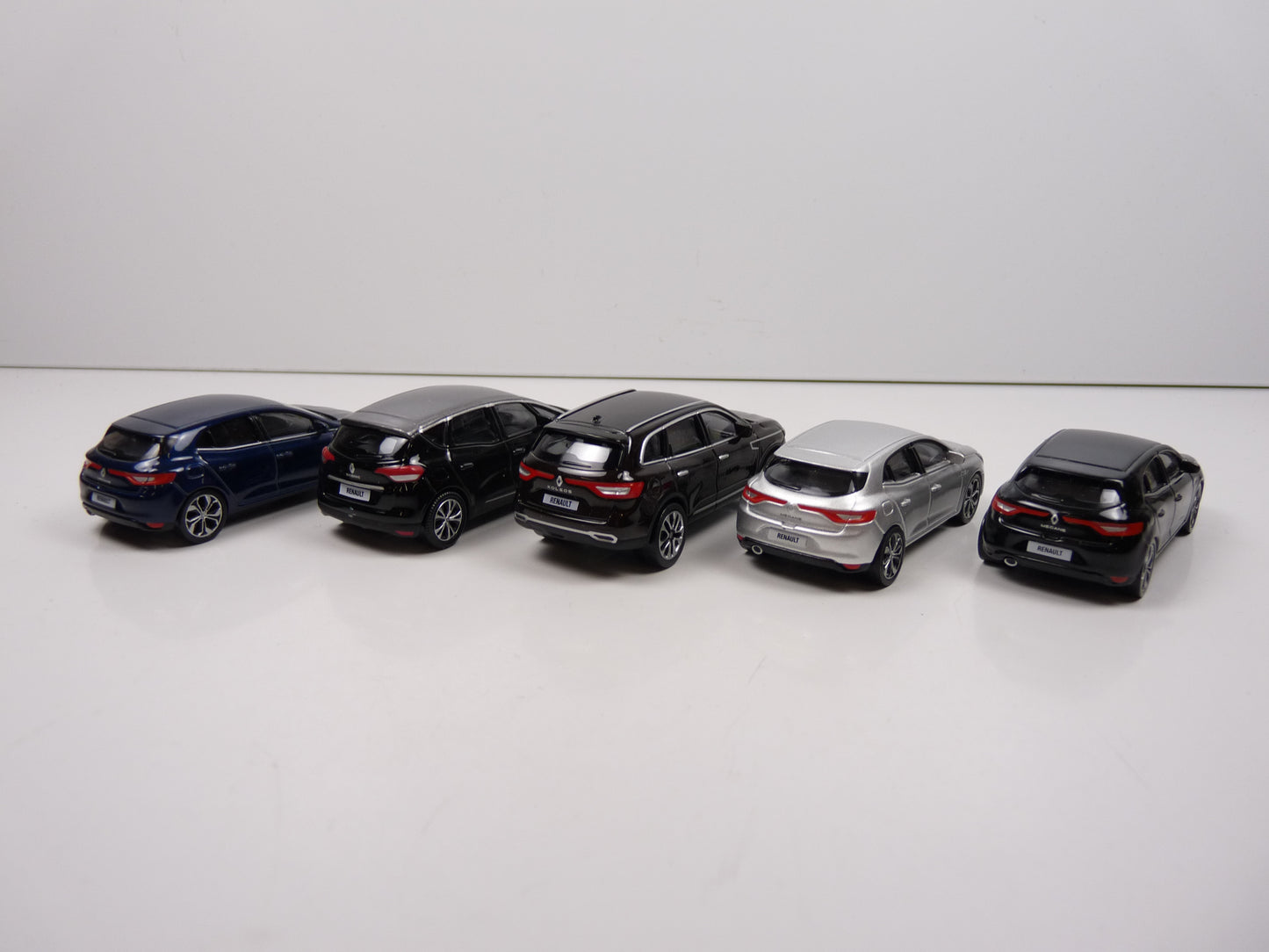 TRI46 : 5 X 3 inches 1/64 RENAULT NOREV Scenic Koleos Mégane