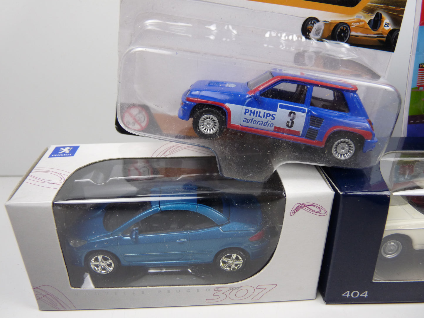 TRI47 : 5 X 3 inches 1/64 Peugeot 807 307 404 Renault 5 Mégane