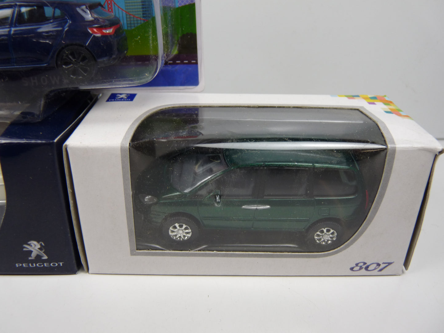 TRI47 : 5 X 3 inches 1/64 Peugeot 807 307 404 Renault 5 Mégane