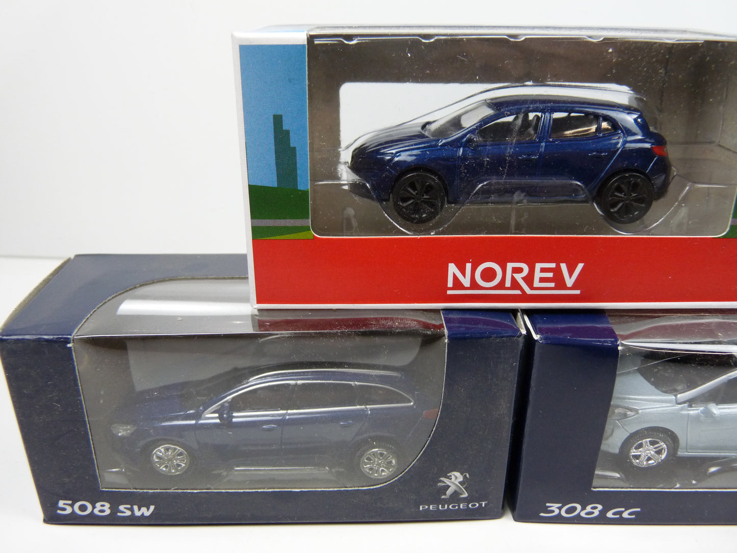 TRI49 : 5 X 3 inches 1/64 PEUGEOT 508sw 207cc 308cc concept car RENAULT Mégane