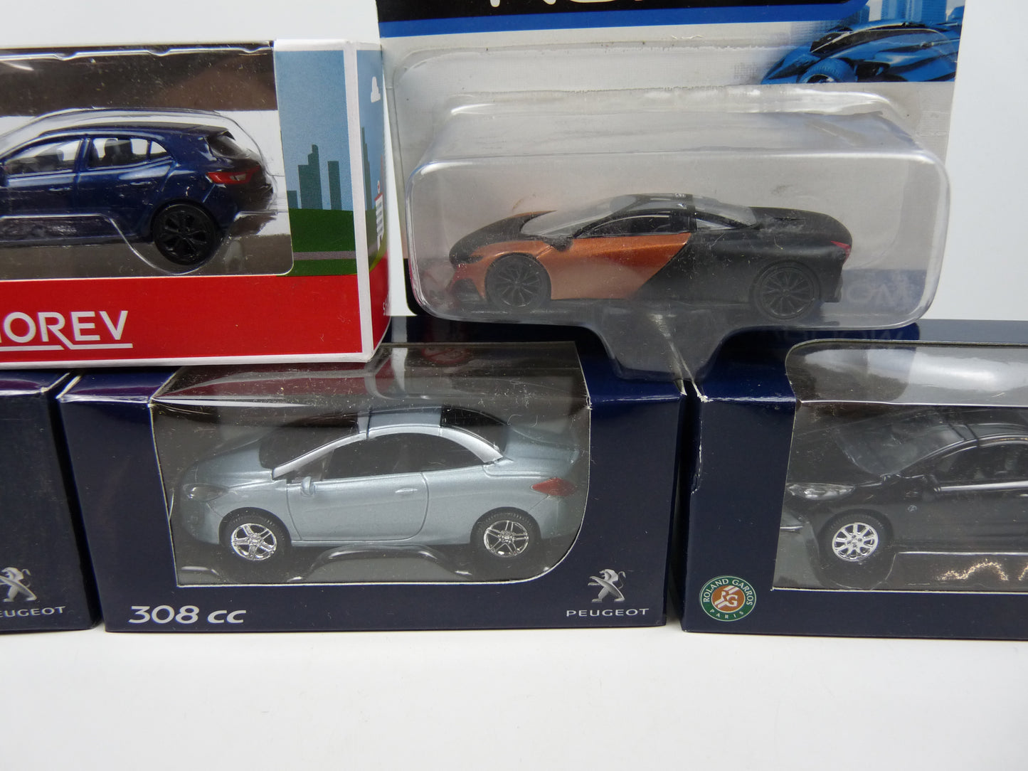 TRI49 : 5 X 3 inches 1/64 PEUGEOT 508sw 207cc 308cc concept car RENAULT Mégane