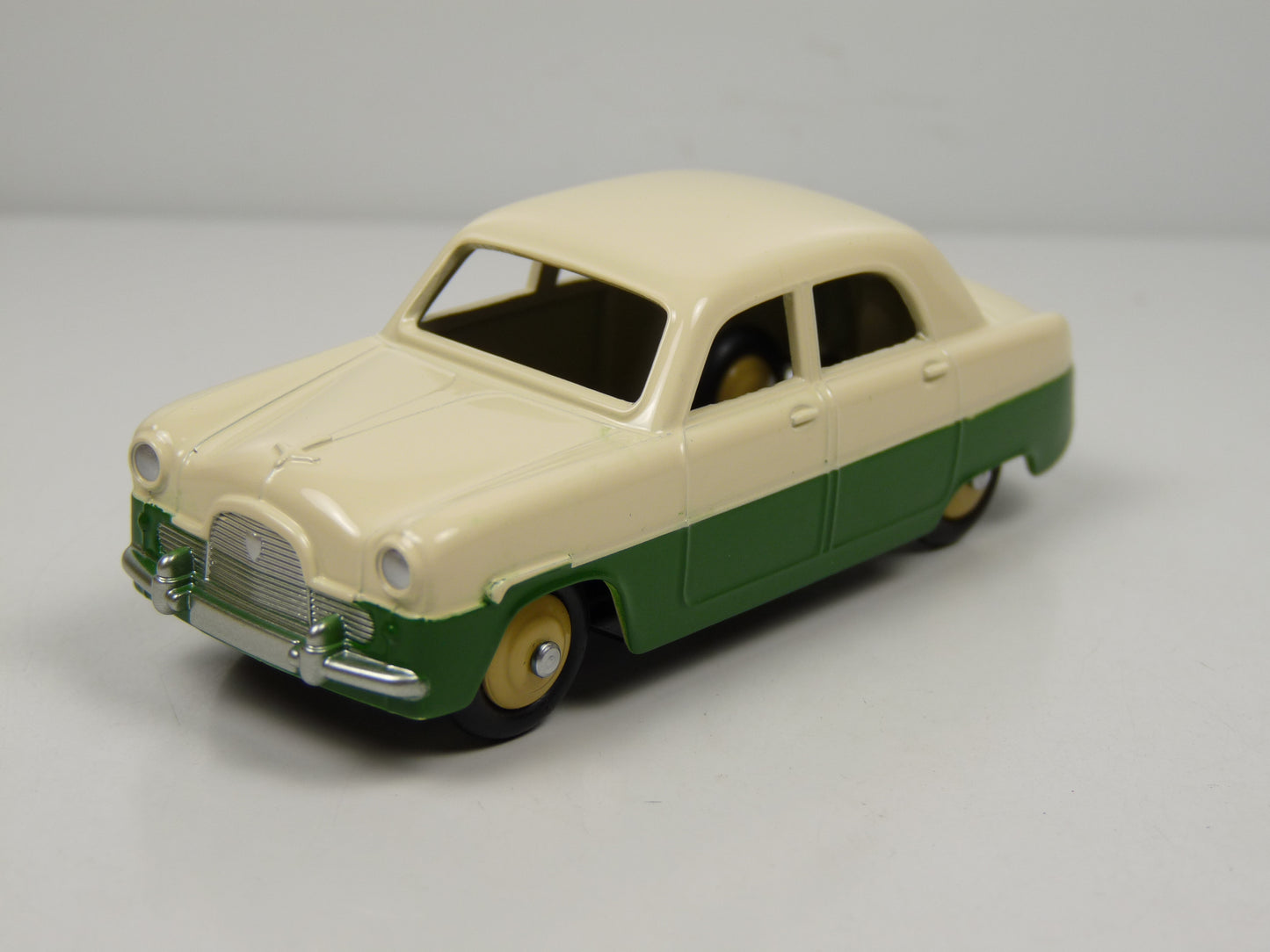 DT231 Voiture 1/43 réédition DINKY TOYS DeAgostini : FORD Zephyr Saloon 162