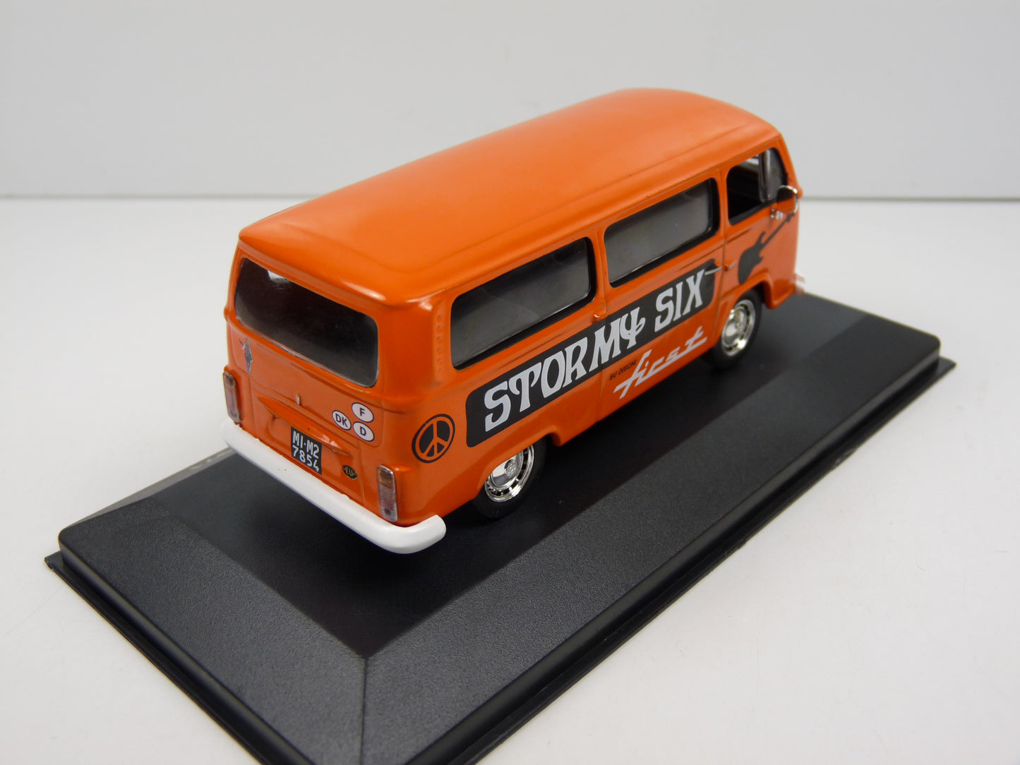 PIT39 1/43 IXO Véhicules d'époque ITALIE : VOLKSWAGEN T2 Bus Stormy Six 1971