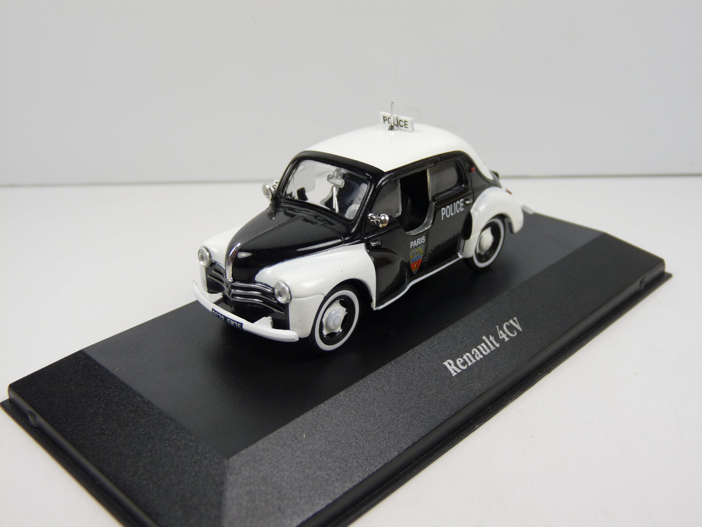 POL5 1/43 IXO Atlas Police du Monde : RENAULT 4CV Police Paris