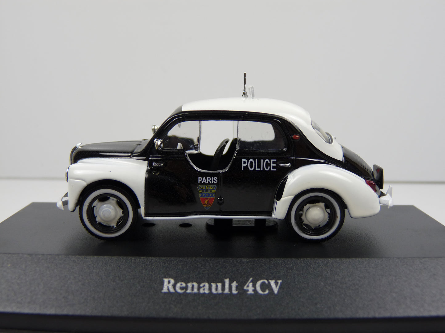 POL5 1/43 IXO Atlas Police du Monde : RENAULT 4CV Police Paris