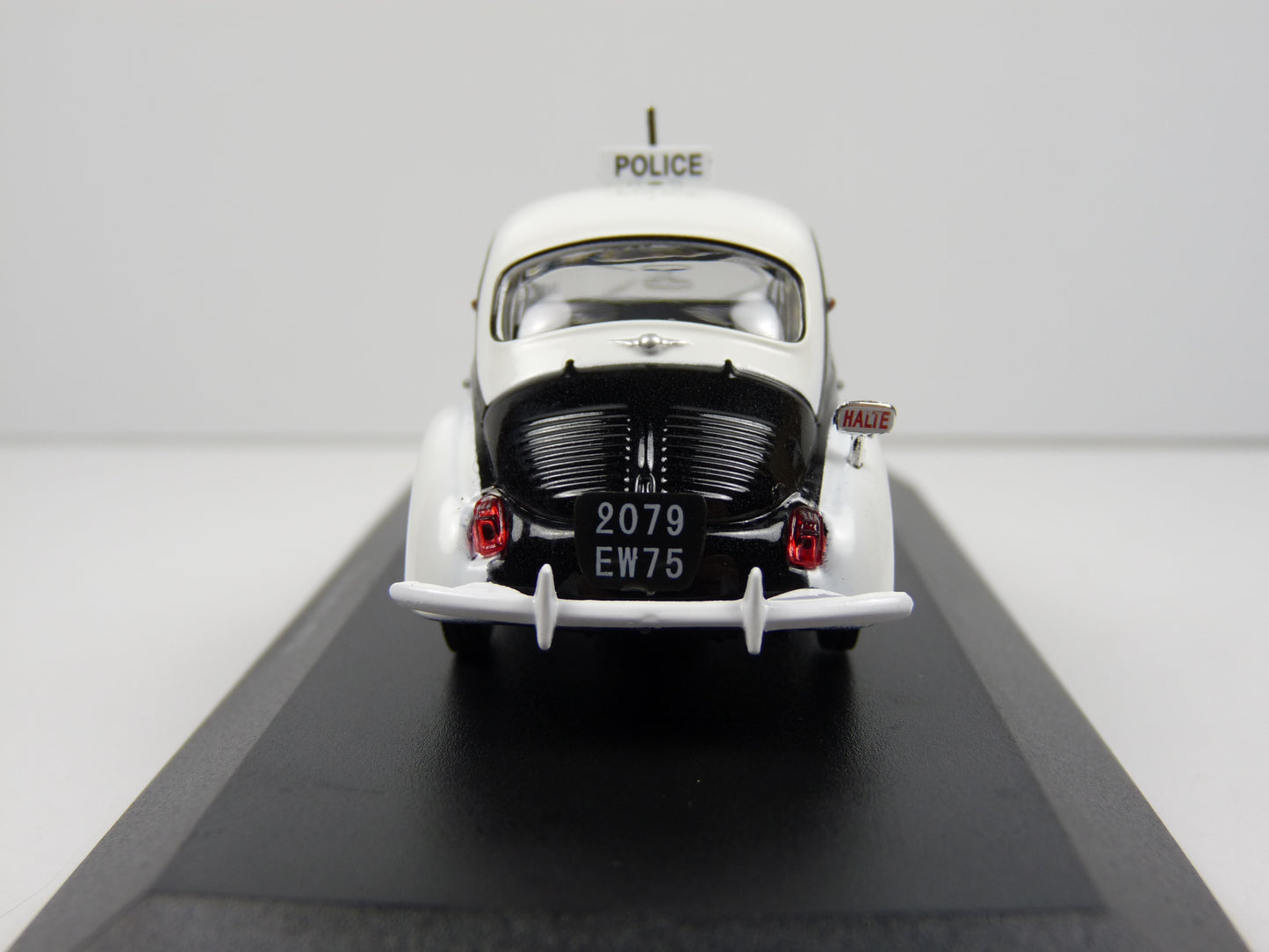 POL5 1/43 IXO Atlas Police du Monde : RENAULT 4CV Police Paris