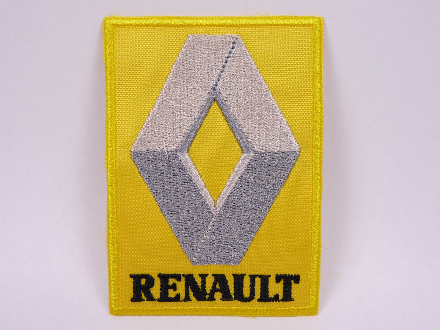 PTC120 Patch brodé thermocollé : logo Renault jaune largeur environ 6 cm hauteur environ 8.4 cm