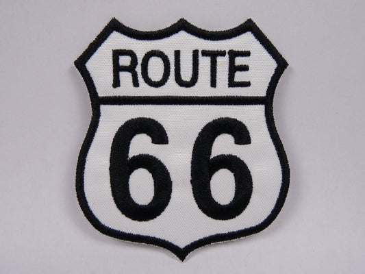 PTC125 Patch brodé thermocollé : logo Route 66 blanc largeur environ 7.5 cm hauteur environ 8.4 cm