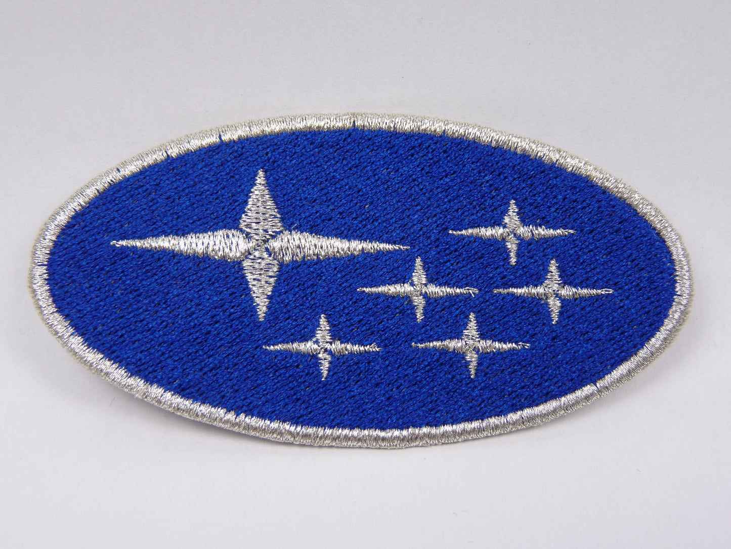 PTC130 Patch brodé thermocollé : logo Subaru largeur environ 9.3 cm hauteur environ 4.7 cm