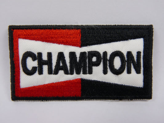 PTC143 Patch brodé thermocollé : logo CHAMPION largeur environ 7.5 cm hauteur environ 3.5 cm