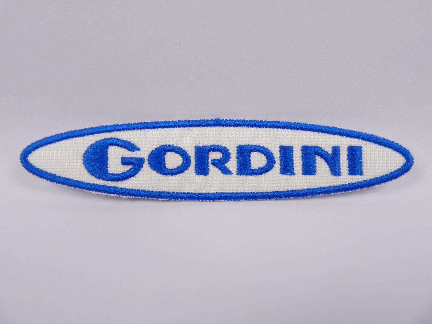 PTC154 Patch brodé thermocollé : logo GORDINI largeur environ 11.2 cm hauteur environ 2.4 cm