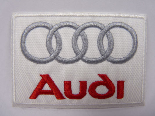PTC26 Patch brodé thermocollé : logo Audi largeur environ 8.4 cm hauteur environ 5.8 cm