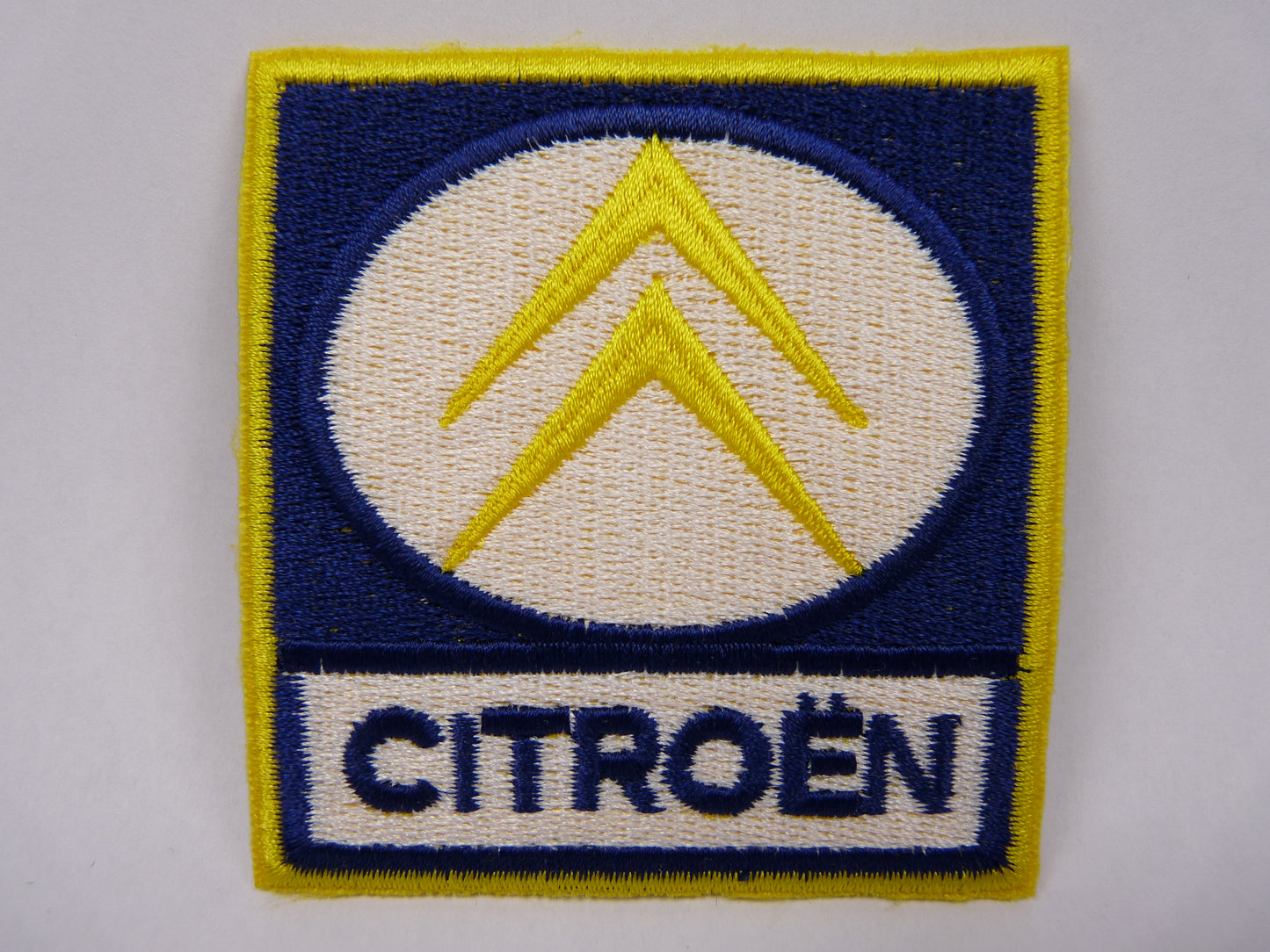 PTC43 Patch brodé thermocollé : logo Citroen largeur environ 6.8 cm hauteur environ 7.3 cm
