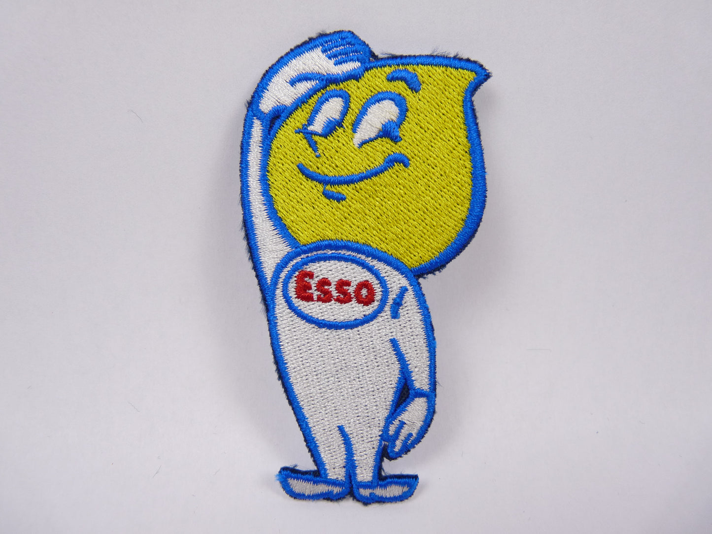 PTC56 Patch brodé thermocollé : logo goutte Esso rond largeur environ 4.4 cm hauteur environ 8.8 cm