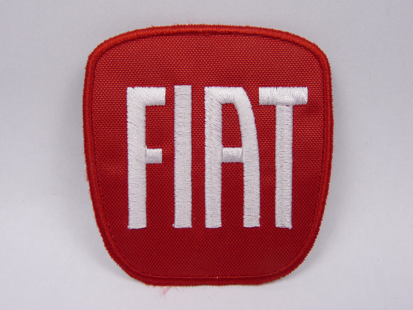 PTC60 Patch brodé thermocollé : logo Fiat largeur environ 6.5 cm hauteur environ 7 cm