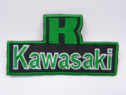 PTC83 Patch brodé thermocollé : logo Kawasaki largeur environ 9.8 cm hauteur environ 5.5 cm