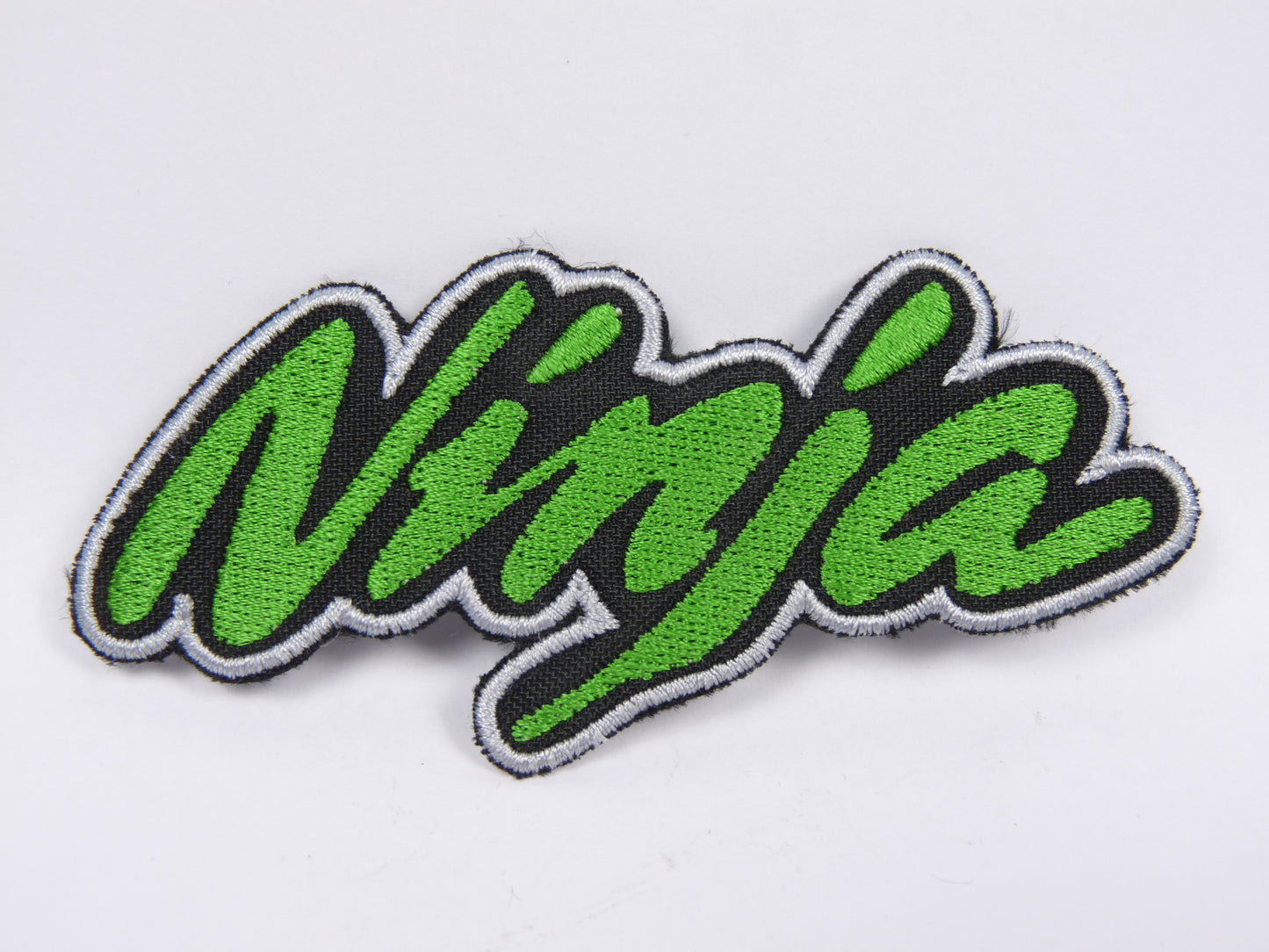 PTC84 Patch brodé thermocollé : Ninja ( Kawasaki ) largeur environ 10 cm hauteur environ 4.5 cm