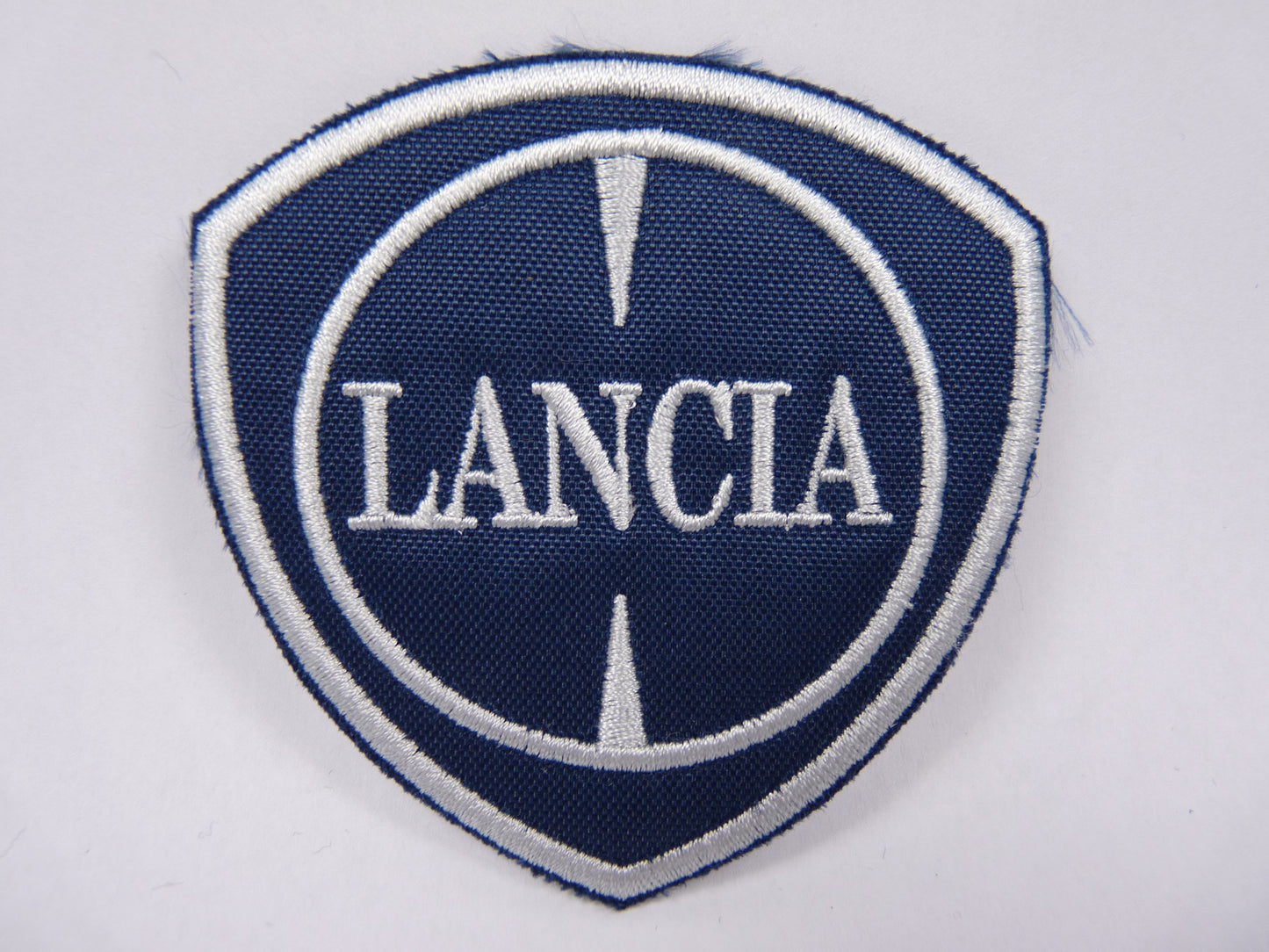 PTC88 Patch brodé thermocollé : logo Lancia largeur environ 7.3 cm hauteur environ 7.3 cm