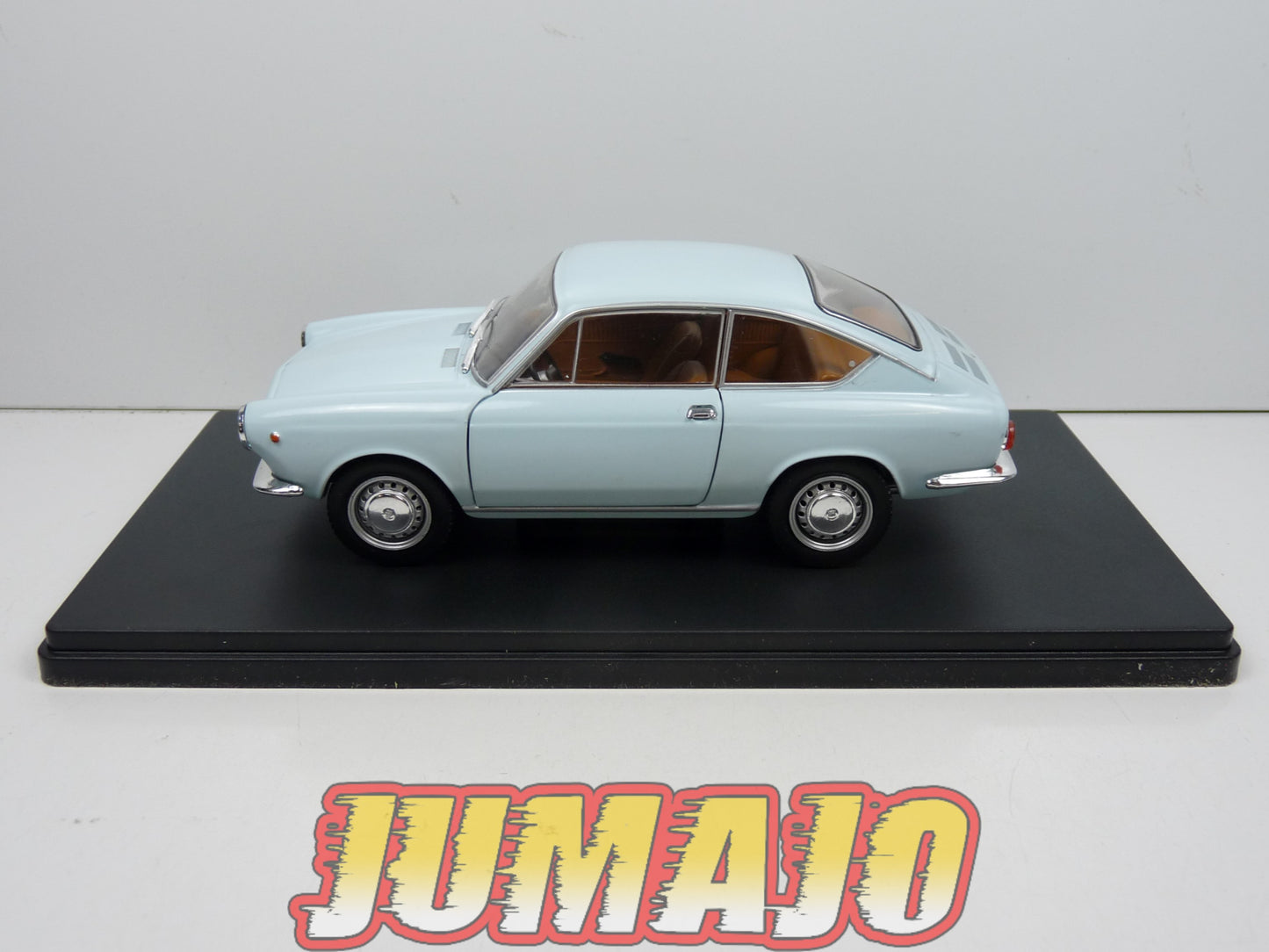 PTVQ12 Voiture 1/24 SALVAT Models : FIAT 850 Coupé 1965