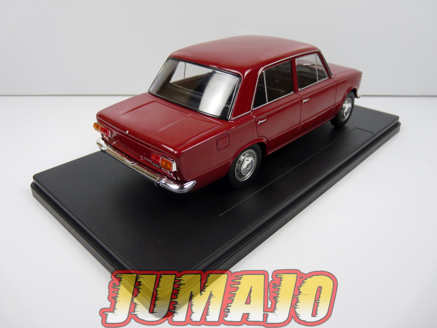 PTVQ18 Voiture 1/24 SALVAT Models : FIAT 124 1966