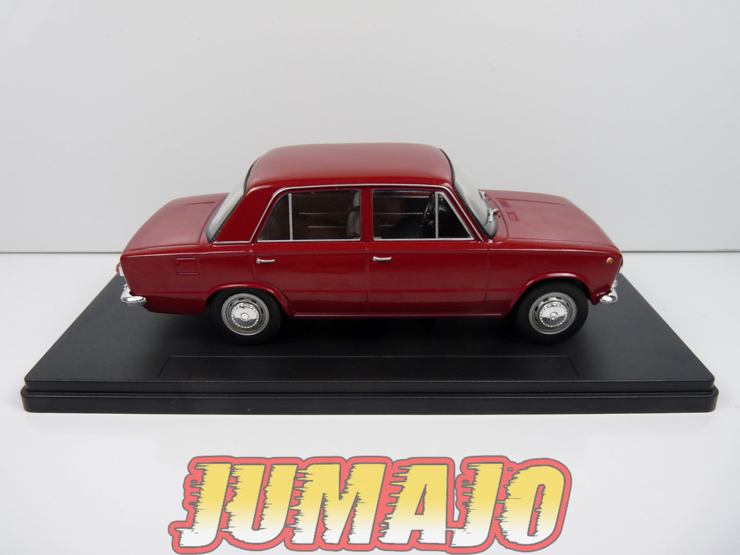 PTVQ18 Voiture 1/24 SALVAT Models : FIAT 124 1966