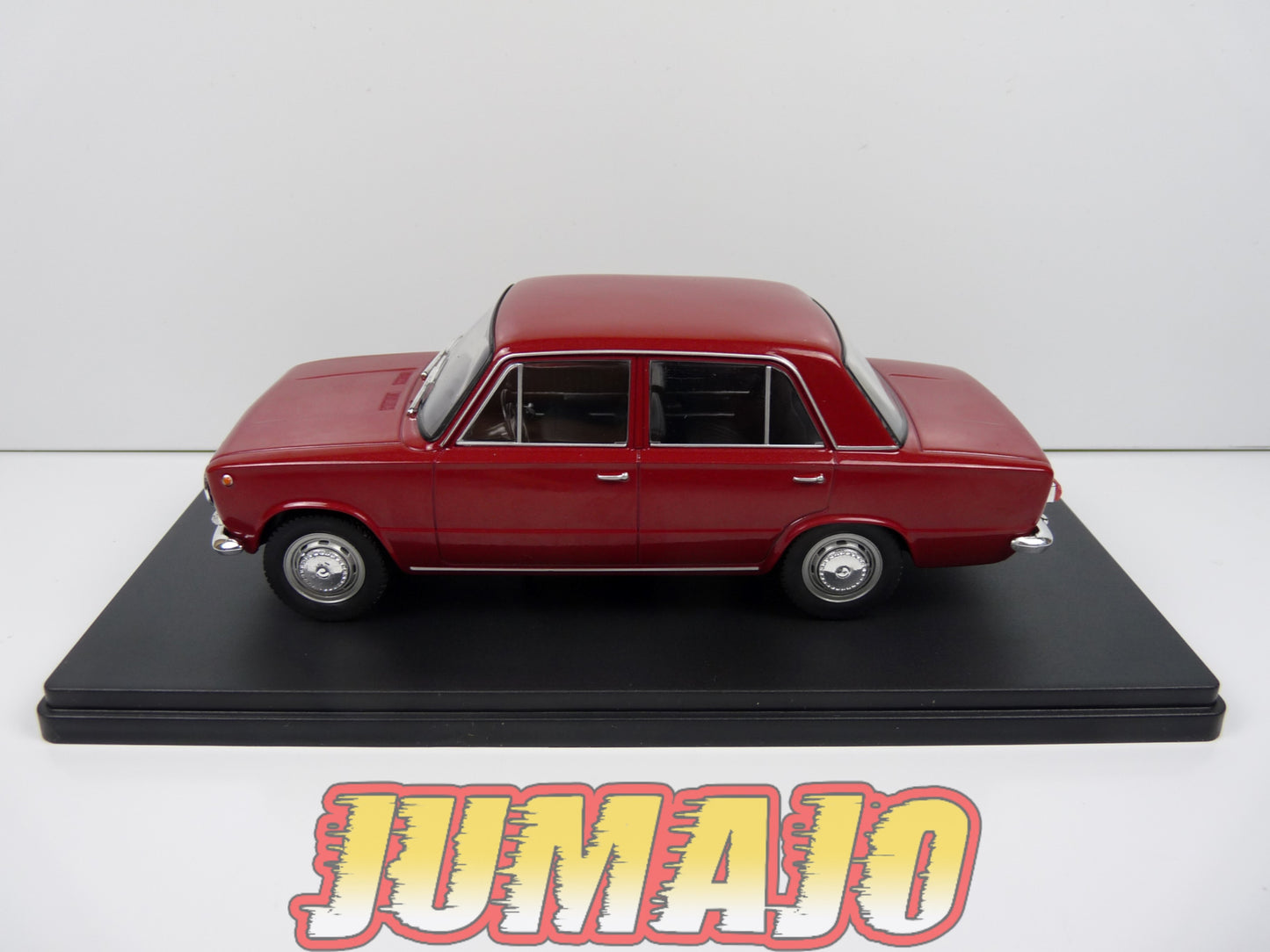 PTVQ18 Voiture 1/24 SALVAT Models : FIAT 124 1966