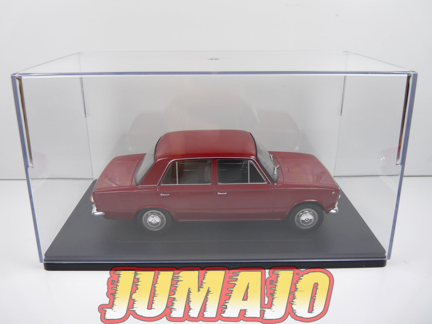 PTVQ18 Voiture 1/24 SALVAT Models : FIAT 124 1966