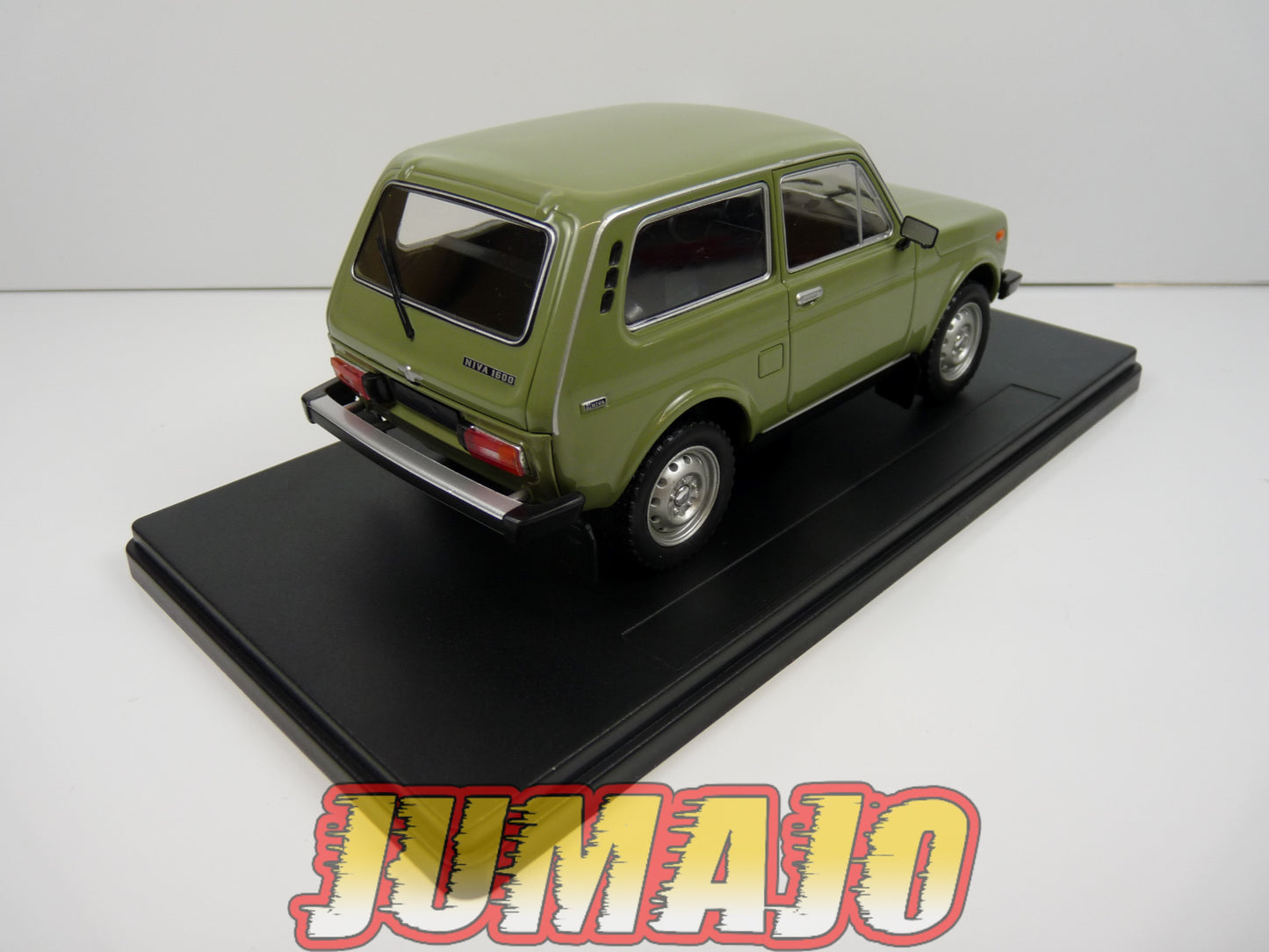 PTVQ20 Voiture 1/24 SALVAT Models : LADA Niva 1990