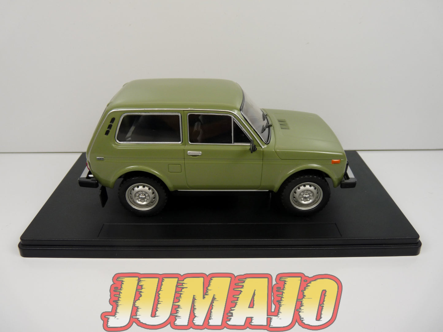 PTVQ20 Voiture 1/24 SALVAT Models : LADA Niva 1990