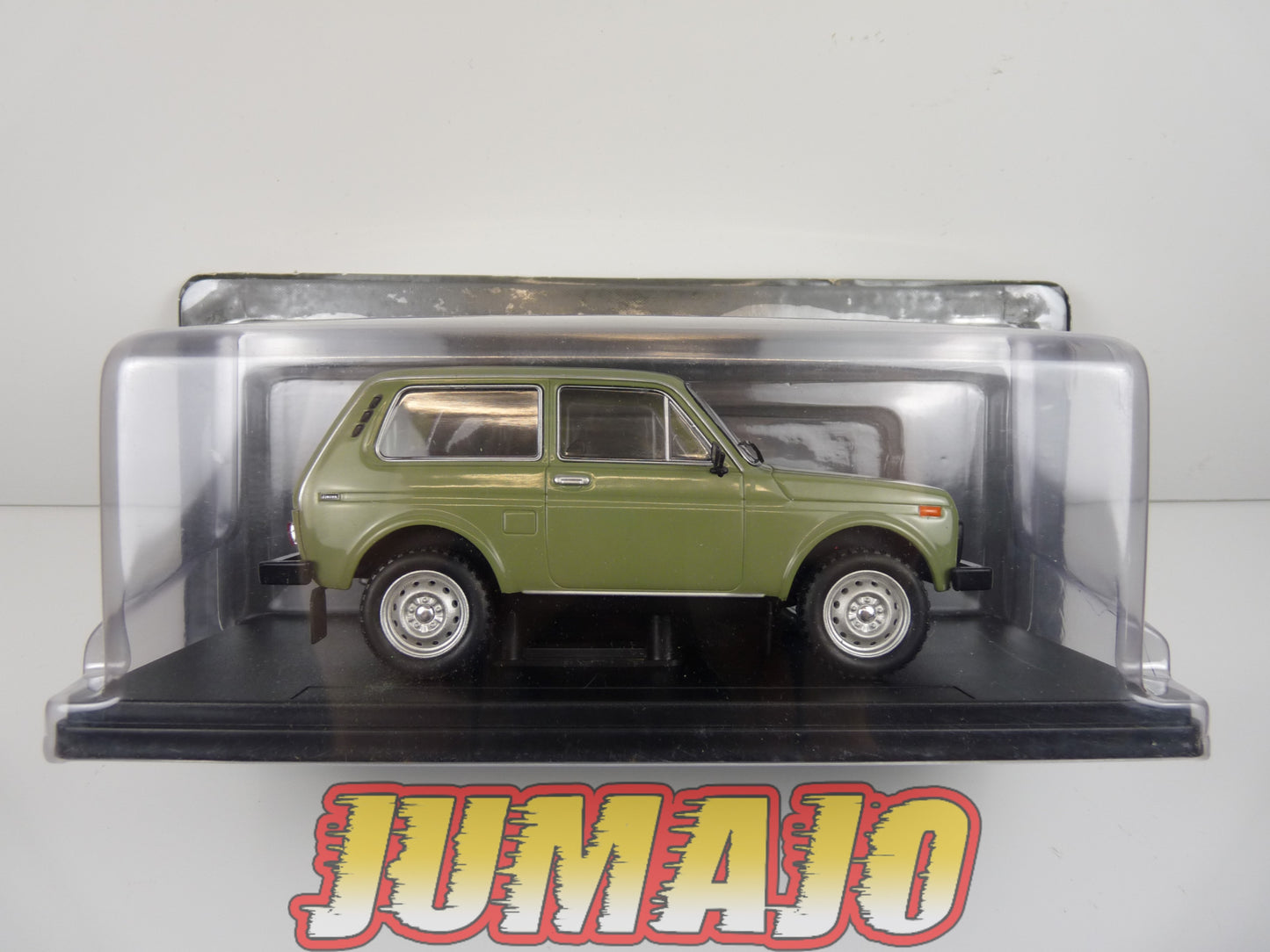 PTVQ20 Voiture 1/24 SALVAT Models : LADA Niva 1990