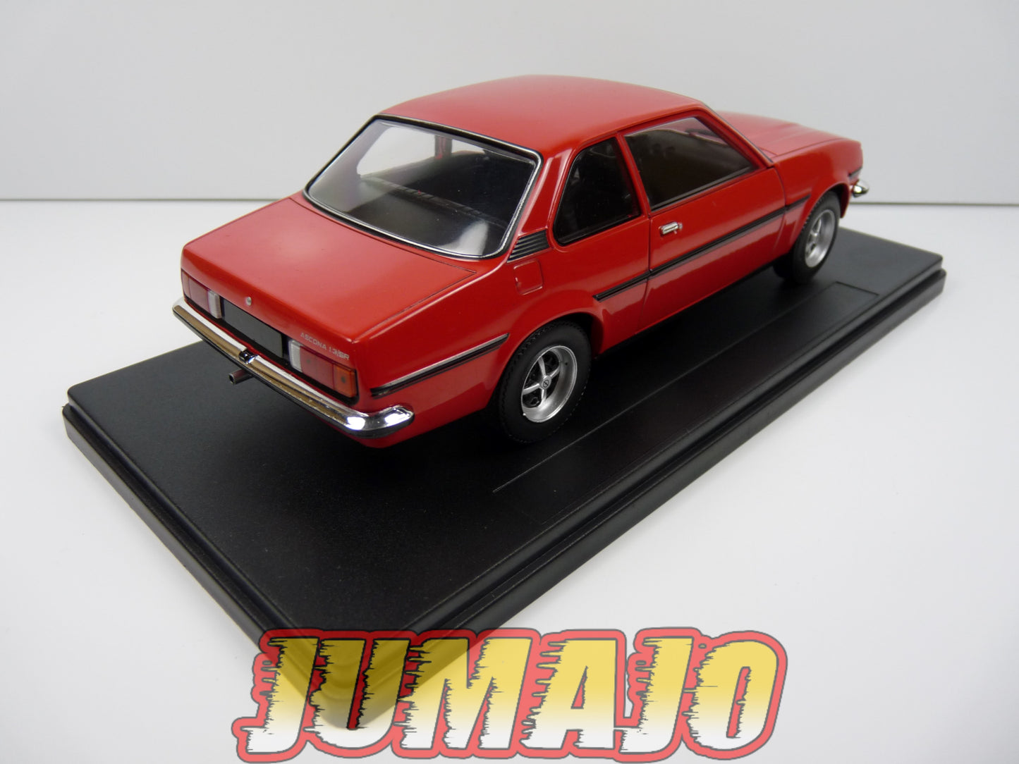 PTVQ21 Voiture 1/24 SALVAT Models : OPEL Ascona B 1604 1979