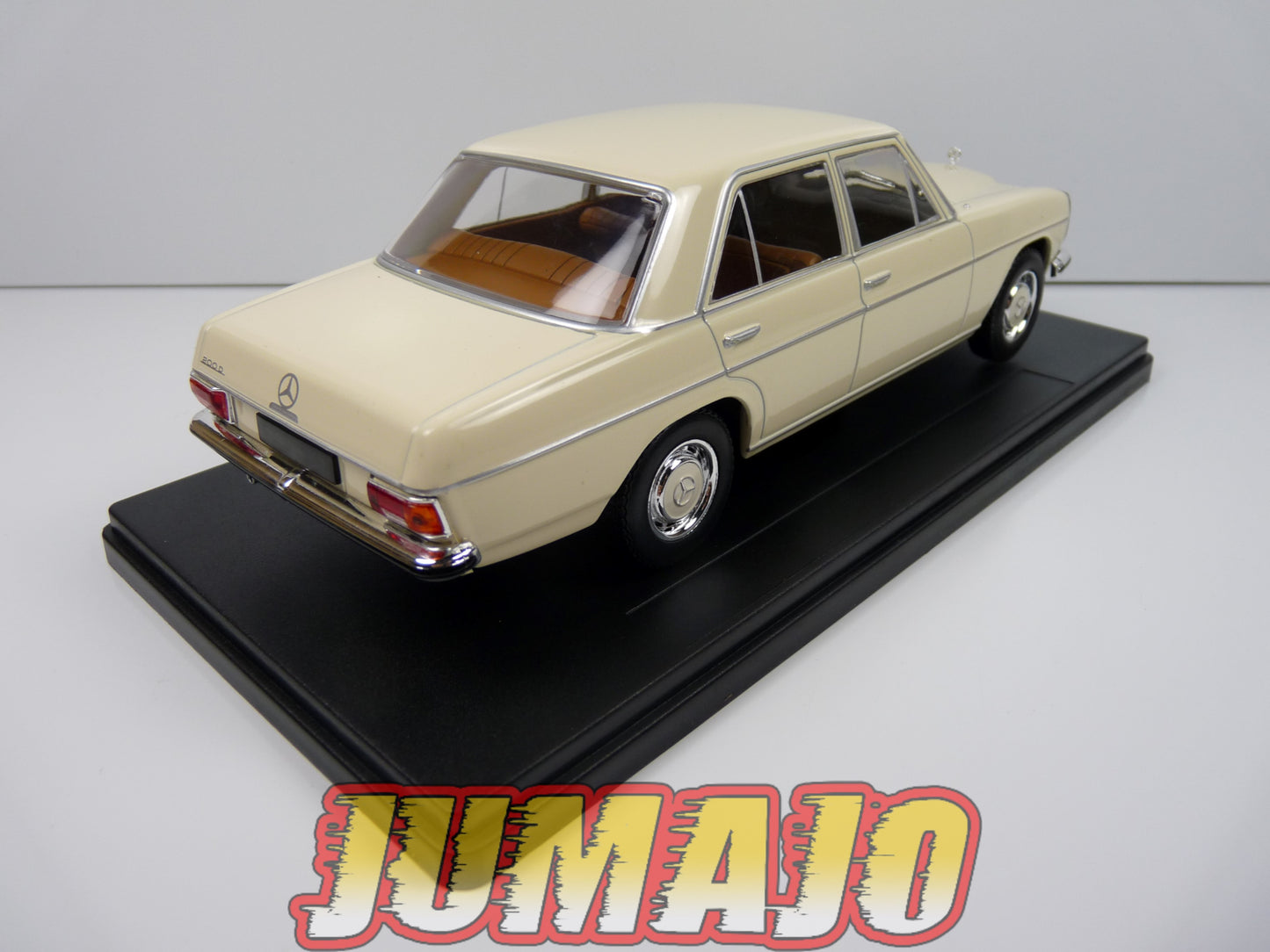 PTVQ24 Voiture 1/24 SALVAT Models : MERCEDES 200 D W115 1965