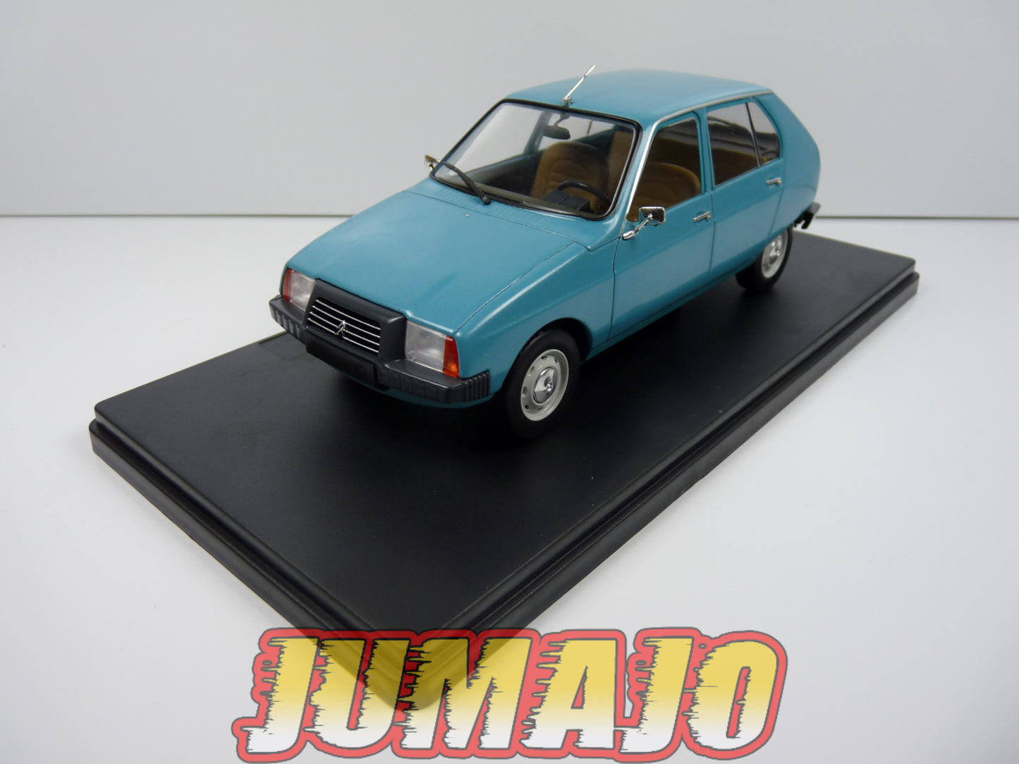 PTVQ26 Voiture 1/24 SALVAT Models : CITROEN Visa 1979