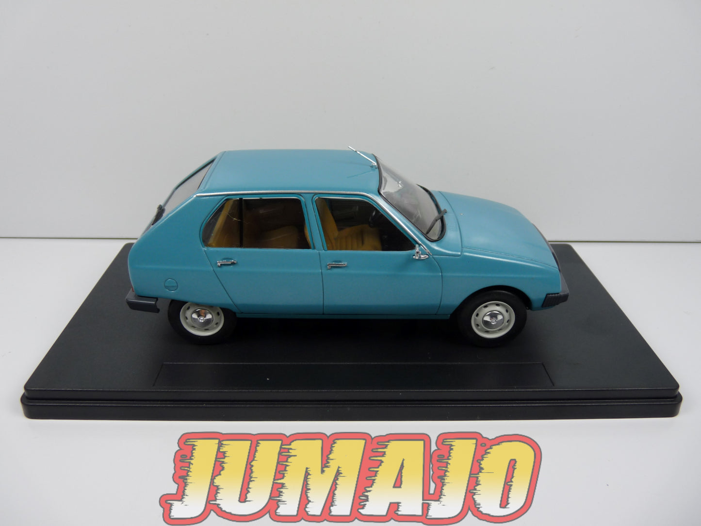 PTVQ26 Voiture 1/24 SALVAT Models : CITROEN Visa 1979